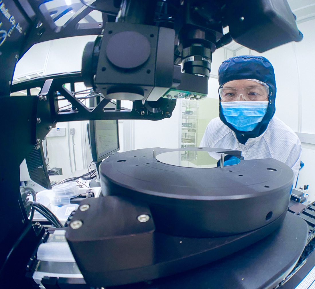 A technician using an ellipsometer to measure a thin film on a wafer